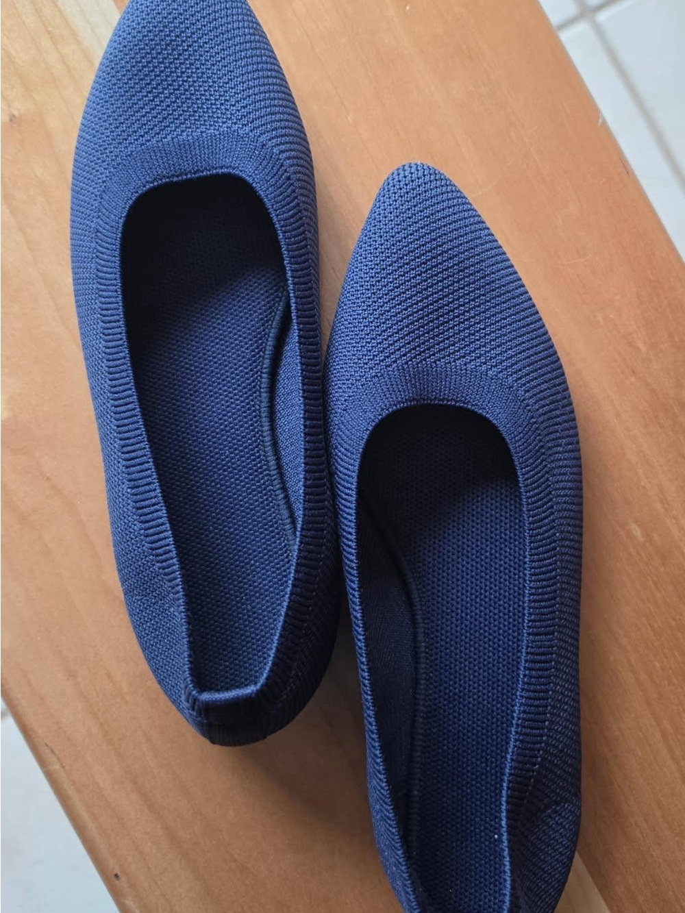 Everyday Knit Pointed-Toe Flats in Navy